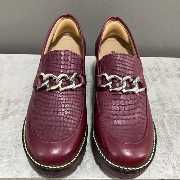 Dromedaris Leather Women's Burgundy Loafers w/silver Chain Detail Size 38 US 8 - Picture 1 of 16
